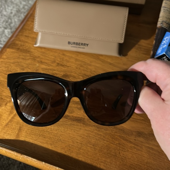 Full set! 100% authentic Burberry sunglasses. Never been worn. - Picture 8 of 16